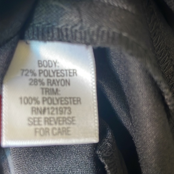 Gorgeous Simply Vera Wang tuxedo pencil skirt in size 12. Back detail is 🔥 - Picture 10 of 11